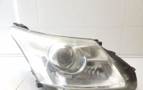 Toyota Avensis T270 Headlight/headlamp KOITO0514 8596751051