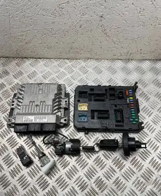 Peugeot 5008 Engine ECU kit and lock set 9676761080 281197595 281164872