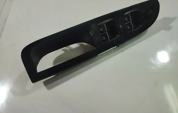 Volkswagen PASSAT B6 Electric window control switch 3C1867171