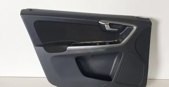 Volvo XC60 Front door card panel trim 