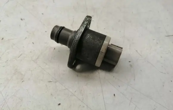 Toyota Avensis T250 Fuel pressure regulator 042260L030