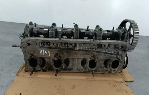 Volkswagen Golf III Engine head 050103373