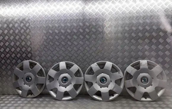 Skoda Fabia Mk1 (6Y) R14 wheel hub/cap/trim 6Y06011147