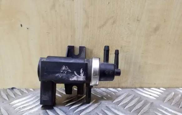 Skoda Octavia Mk1 (1U) Turbo solenoid valve 1J0906627