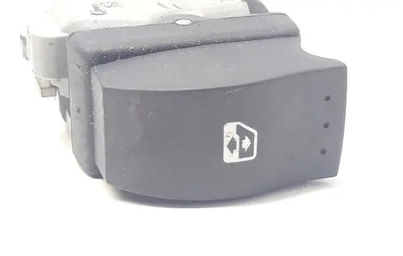 Renault Megane II Electric window control switch 28082