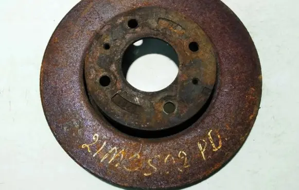 Mitsubishi Carisma Front brake disc ventilated