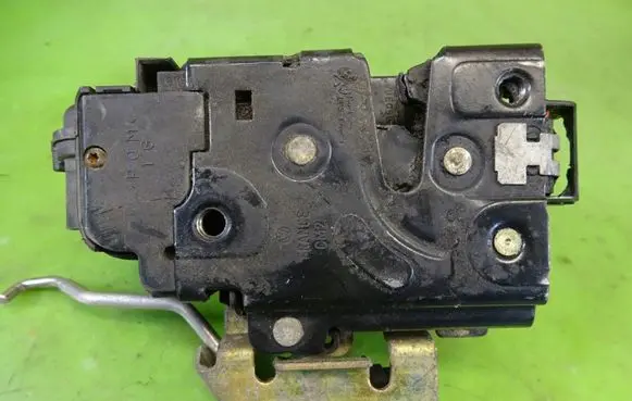 Audi A6 S6 C5 4B Front door lock