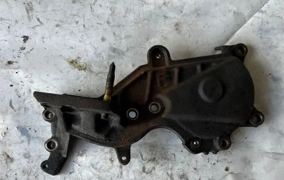 Toyota RAV 4 (XA20) Engine mounting bracket