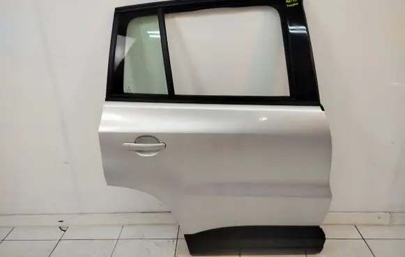 Volkswagen Tiguan Rear door 