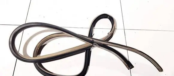 Toyota Yaris Rubber seal front coupe door 