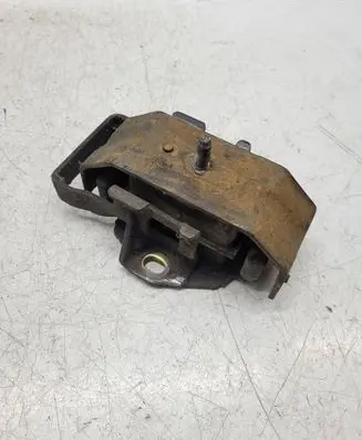 Mitsubishi Pajero Engine mount bracket
