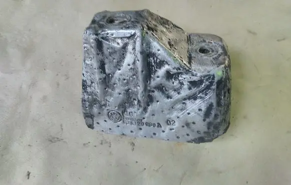 Volkswagen Golf V Heat shield in engine bay 038129969A
