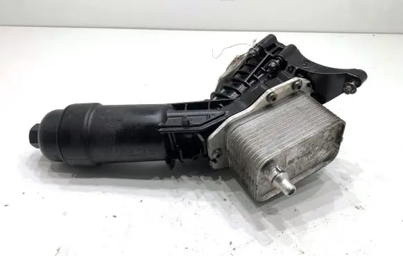 BMW 5 G30 G31 G38 Oil filter mounting bracket 8580417