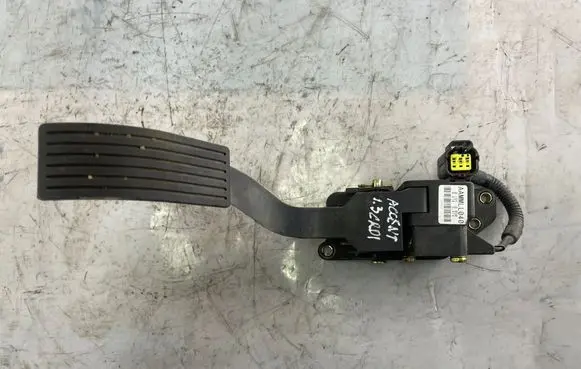 Hyundai Accent Accelerator throttle pedal 01550838