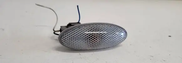 Front fender indicator light