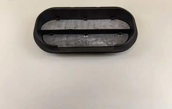 Audi A3 S3 8V Quarter panel pressure vent 6R0819465B