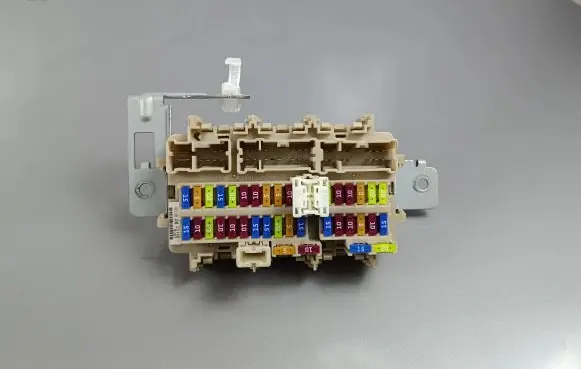 Nissan X-Trail T32 Fuse module C21409J07