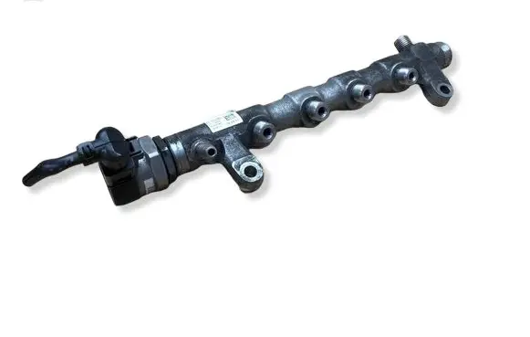Volkswagen PASSAT B7 Fuel main line pipe 057130764AB 39299106 0281006075