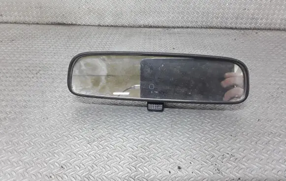 Mitsubishi Outlander Rear view mirror (interior) E4012197