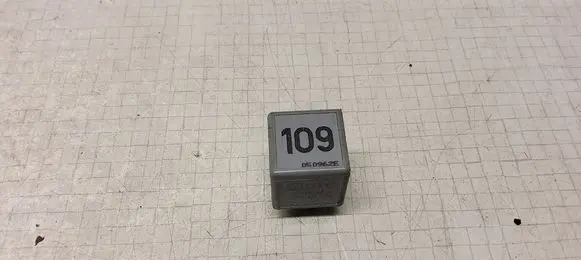 Volkswagen Transporter - Caravelle T5 Other relay 1J0907381A 109