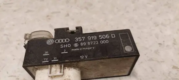 Volkswagen Golf III Coolant fan relay 357919506D 898722000