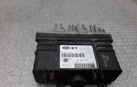 Volkswagen Golf III Engine control unit/module 032906030K 6160025608