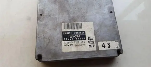 Toyota Avensis Verso Engine control unit/module 8966144300 89661-44300