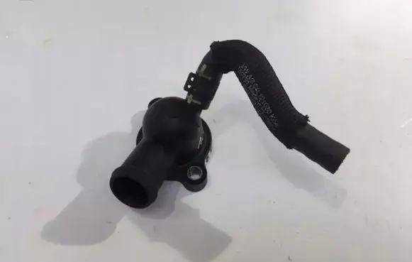 Audi Q2 - Engine coolant pipe/hose 04L121131AA