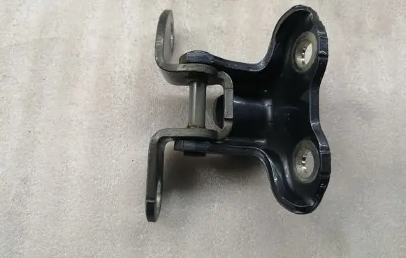 Toyota Avensis T270 Rear door upper hinge 687500H010