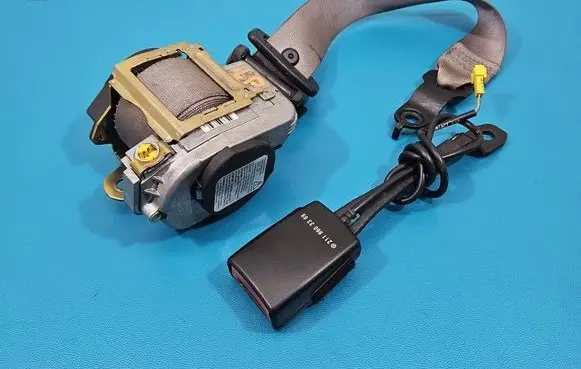 Mercedes-Benz E W211 Front seatbelt 561014701 IMPRK1532479
