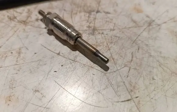 Renault Megane I Glow plug 0100226299
