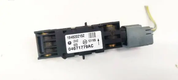 Chrysler Grand Voyager IV Airbag deployment crash/impact sensor 04671779AC 1948202152