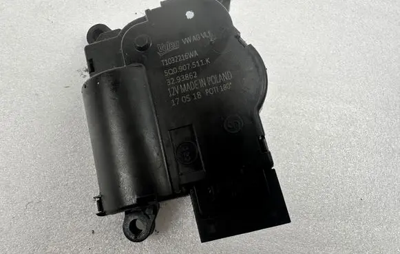Volkswagen Tiguan Air flap motor/actuator 5Q0907511K 5Q0907511