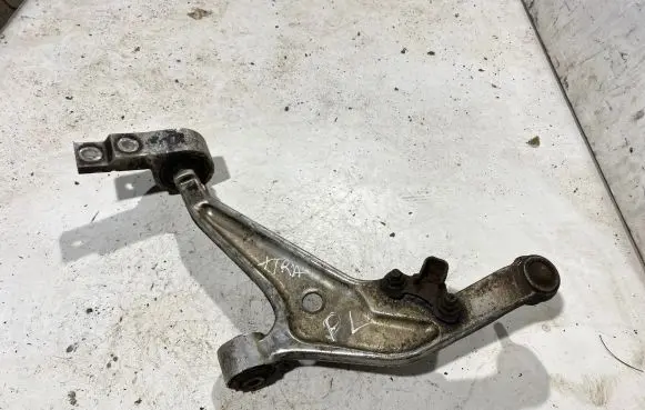 Nissan X-Trail T31 Front lower control arm/wishbone