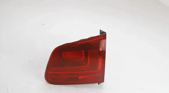 Volkswagen Tiguan Tailgate rear/tail lights 5N0945310