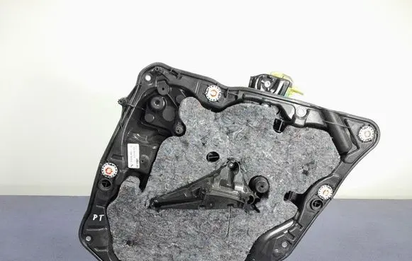 Audi A4 S4 B7 8E 8H Rear door window regulator with motor 9466842