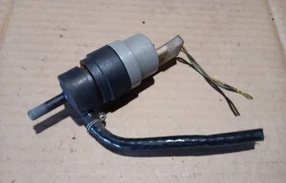 Audi 80 90 S2 B4 Windscreen/windshield washer pump 431955651