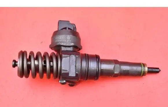 Volkswagen Touran I Fuel injector 038130073AG