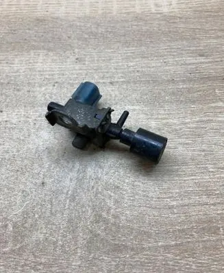 Toyota Avensis T220 Vacuum valve 9091012219