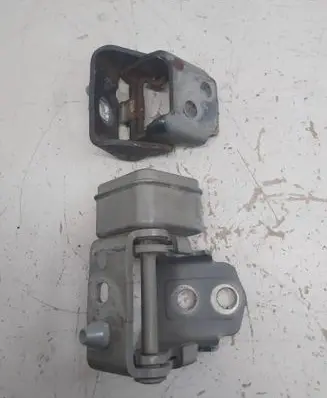 Peugeot 207 Front door lower hinge 34309080