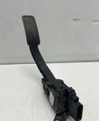 Ford Turneo Courier Accelerator throttle pedal 8V219F836AB