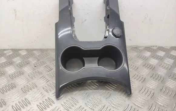 Cup holder front