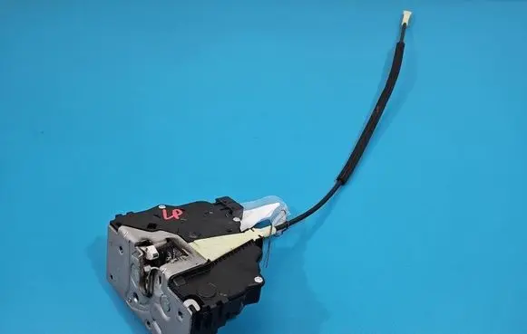 Opel Corsa E Front door lock 13431841 IMPRK1531780