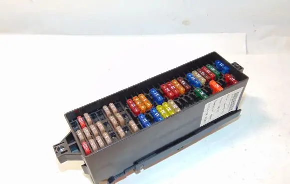 Volkswagen Polo V 6R Fuse module 000937615 6R0937615
