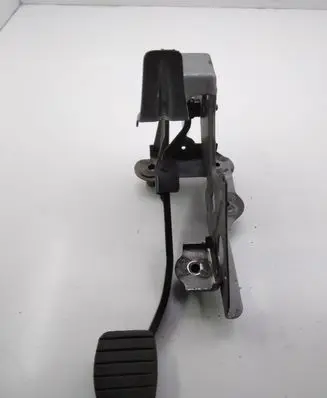 Renault Clio IV Brake pedal