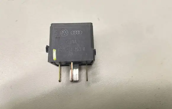 Audi A4 S4 B7 8E 8H Other relay 4H0951253A