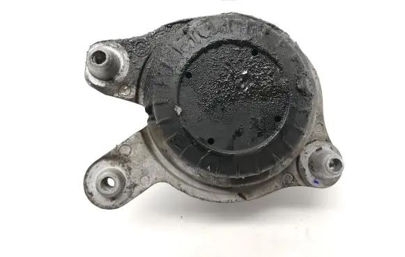 Mercedes-Benz C W205 Engine mount bracket A2052406517