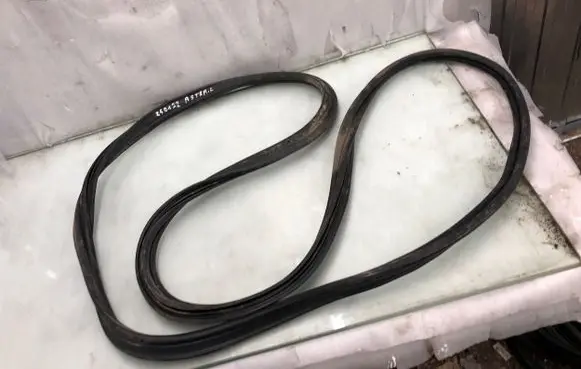 Opel Astra L Trunk rubber seal (body) 9841166380