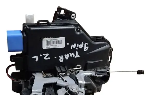 Volkswagen Caddy Front door lock 3D2837015T