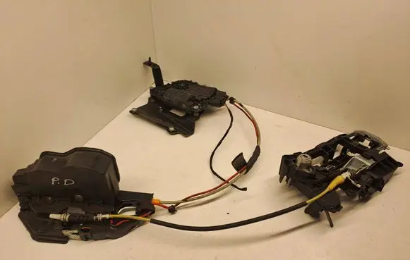 BMW 6 F06 Gran coupe Front door lock 7276320 A05370